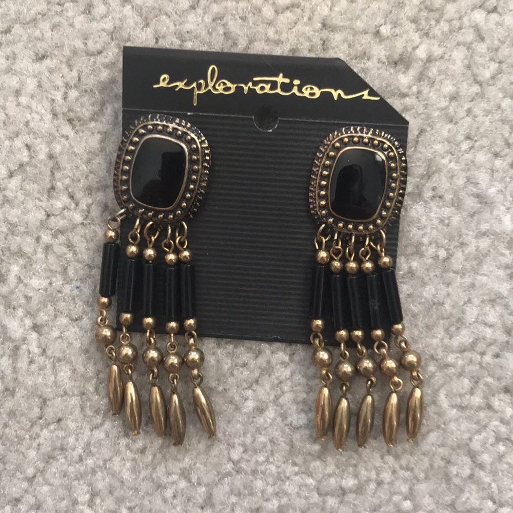 Cute dangle earrings.